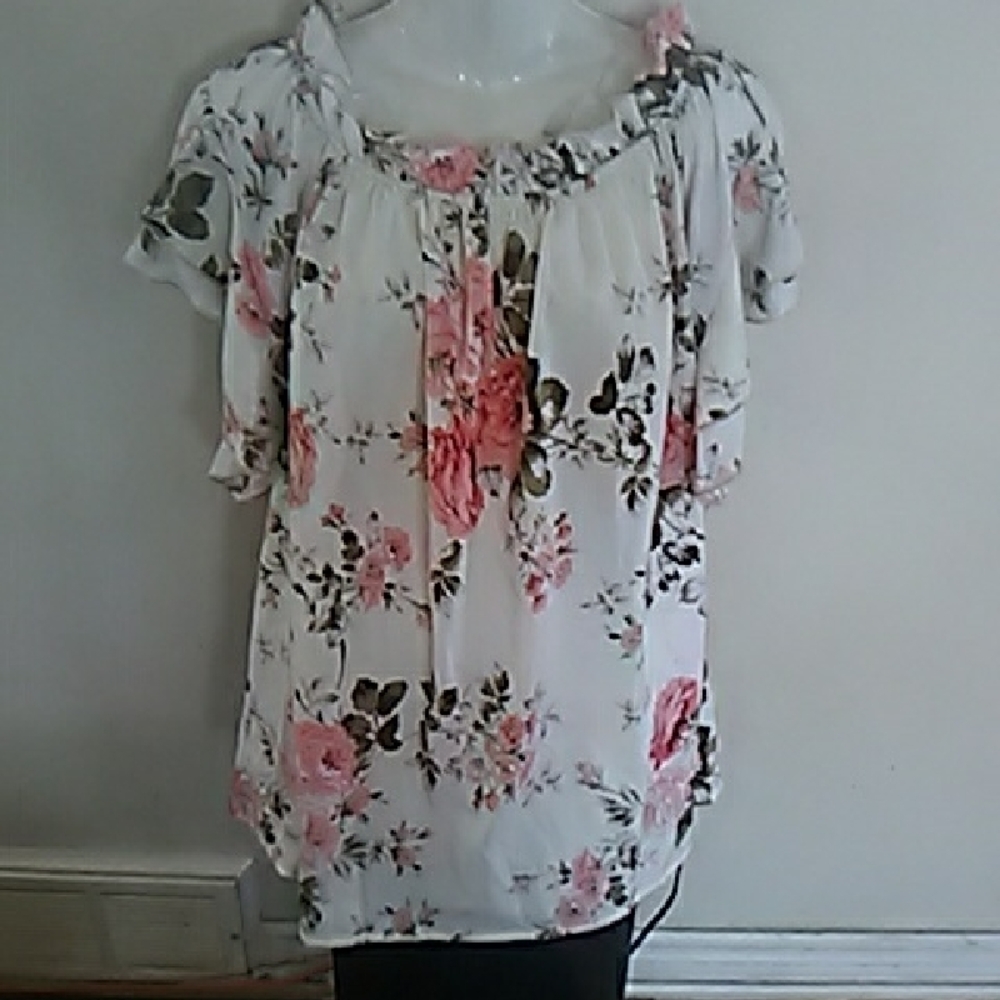 💲7⃣PRETTY ❤SHORT SET🌕 Floral Beige Cream Print Top& Cream